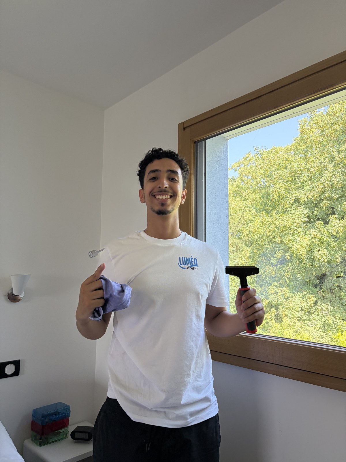 Mohamed, fondateur de Luméo Hygiène, en tenue de travail